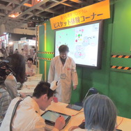 【ニコニコ超会議3】実物のマンホールにお腹に刺さる電話まで…子どもから大人までワクワクするNTTが描く超未来