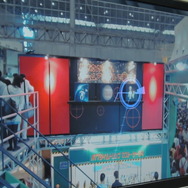 【ニコニコ超会議3】実物のマンホールにお腹に刺さる電話まで…子どもから大人までワクワクするNTTが描く超未来