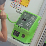 【ニコニコ超会議3】実物のマンホールにお腹に刺さる電話まで…子どもから大人までワクワクするNTTが描く超未来