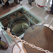 【ニコニコ超会議3】実物のマンホールにお腹に刺さる電話まで…子どもから大人までワクワクするNTTが描く超未来