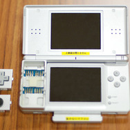 衝撃的（？）な3DS試作機の姿。詳細は「社長が訊く『ニンテンドー3DS』本体コンセプト篇」にて