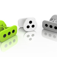 iOSのモーション・コントローラー「iRing」は、指に挟んで操作