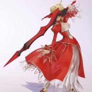 赤い衣装を纏った「セイバー・エクストラ」が、松本江永氏原型のPVCフィギュアで登場