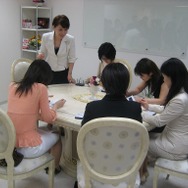 『私のハッピーマナーブック』を使ったマナー講習会が開催