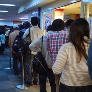プレス向けの体験会後に開かれたイベント本番では、午前10時の開店と同時に長蛇の列。
