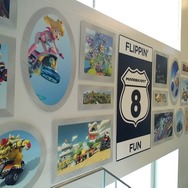 階段の壁には、ハイライトシーンのパネルが飾られていました