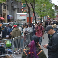 イベント開始1時間前には長い列ができていました