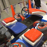 ちゃんと人が座れるようになっています