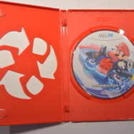 北米版のパッケージの内側とゲームディスク