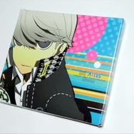 裏面は『ペルソナ4』の主人公です