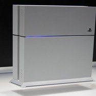 【E3 2014】SCEブースにて、まばゆい「グレイシャー・ホワイト」のPS4本体をチェック