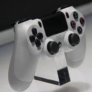 【E3 2014】SCEブースにて、まばゆい「グレイシャー・ホワイト」のPS4本体をチェック