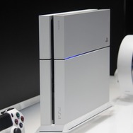【E3 2014】SCEブースにて、まばゆい「グレイシャー・ホワイト」のPS4本体をチェック