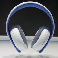 【E3 2014】SCEブースにて、まばゆい「グレイシャー・ホワイト」のPS4本体をチェック