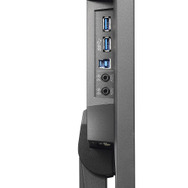 前モデルに引き続き音声入力端子、音声ラインアウトに加え、USB3.0対応のUSB端子を新搭載。下部にはヘッドホン端子が