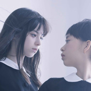 「劇場版 零～ゼロ～」9月26日に公開決定、アヤの視線に目が奪われる劇中ビジュアルも解禁