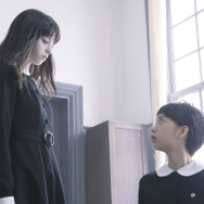 「劇場版 零～ゼロ～」9月26日に公開決定、アヤの視線に目が奪われる劇中ビジュアルも解禁