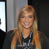 【E3 2014】続・会場で見つけたコンパニオンのお姉さまたち