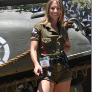 【E3 2014】続・会場で見つけたコンパニオンのお姉さまたち