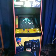 昔の『パックマン』の筐体も置いていた