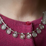 これで貴女のオシャレ度もパワーUP!? 「コナミコマンド」ネックレス