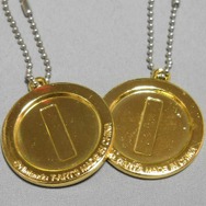 裏面はコインになっています