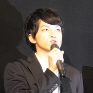 劇場版「青鬼」の舞台挨拶にて、AKB48・入山杏奈の笑顔が飛び出す ─ 「7000人だと立ち見がいっぱいですね」