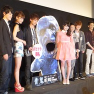 劇場版「青鬼」の舞台挨拶にて、AKB48・入山杏奈の笑顔が飛び出す ─ 「7000人だと立ち見がいっぱいですね」
