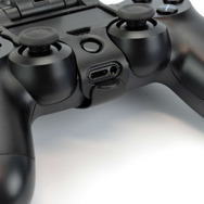 スマホと「DUALSHOCK 4」を接続するアタッチメントが登場