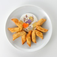 伝説妖怪キュウビ現る！ 炎の九つ尻尾餃子