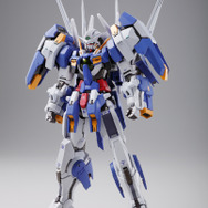 METAL BUILD 「ガンダムアヴァランチエクシア」は通常版の他、装備一式がもう1セット付属するデラックス版も発売