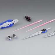 METAL BUILD 「ガンダムアヴァランチエクシア」は通常版の他、装備一式がもう1セット付属するデラックス版も発売