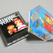 本体は2層プリントのクリスタル