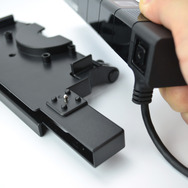 PS4カメラとWiiUセンサーバーを同時に固定するホルダーが登場、USBポート付PS4ファンも