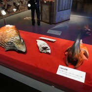「モンスターハンター展」の内部に潜入!初代『MH』構想時の資料やUSJによる造形物などがビッシリ!