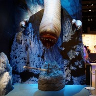 「モンスターハンター展」の内部に潜入!初代『MH』構想時の資料やUSJによる造形物などがビッシリ!