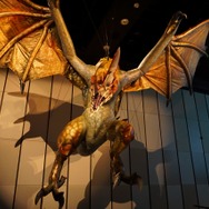 「モンスターハンター展」の内部に潜入!初代『MH』構想時の資料やUSJによる造形物などがビッシリ!