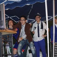 ビルを巨大スクリーンにして、来場者と一緒にプレイ！アメザリ平井の開放的なゲーム実況が大阪で