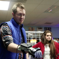 「パワーグローブ」の歴史に迫るドキュメンタリー映画がKickstarterに登場