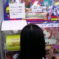 ガチャポンコーナーの一角に設置されている『妖怪おみくじ神社』。例によって手書きで「1回ずつ交代してね」と書かれている。