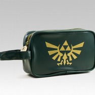 英国クラブニンテンドーの景品に『ゼルダの伝説』のポーチが追加!ダークグリーンのベースにゴールドの紋章