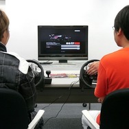 『GRID Autosport』で元レースクイーンと対戦！ 「桃んが」が編集部にやってきた