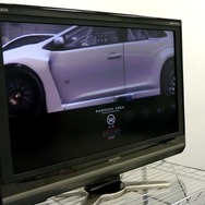 『GRID Autosport』で元レースクイーンと対戦！ 「桃んが」が編集部にやってきた