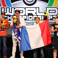 ポケモンの世界王者決定戦「ポケモンWCS 2014」がついに開幕、会場ではiOS向けTCGが展示？