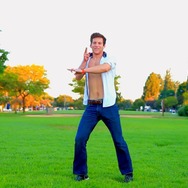 “セーラー服で「ようかい体操第一」を踊っている女の子”をロサンゼルス在住イケメンがカバー！肉体が眩しい…