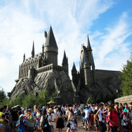 【USJ体験レポ】「ハリポタ」が盛況すぎて、夏休みは特別ライトアップ&営業延長