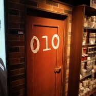 いつでも“謎解き”が楽しめる常設店「なぞともカフェ 新宿」に突撃!感動超大作「ナゾマゲドン」に挑戦するも…