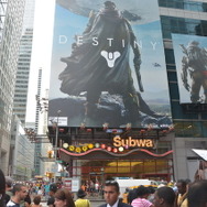 【現地フォトレポ】『Destiny』の巨大広告がNYタイムズスクエアに出現