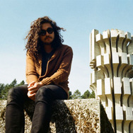 ディレクター/プロデューサー Tu Neill