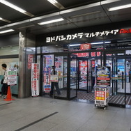 【Xbox One発売】発売当日をフォトレポート、開店前の秋葉原ヨドバシカメラに並ぶファン